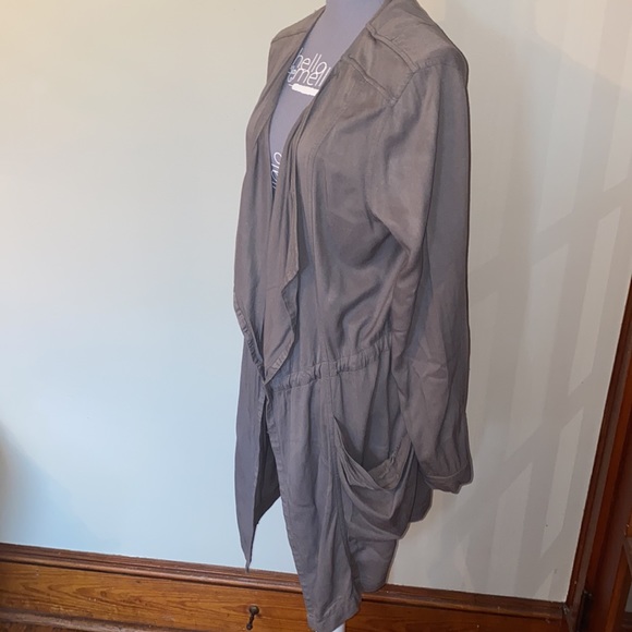 🌈Miami brand Light weight asymmetrical coat 🌈 - Picture 9 of 9